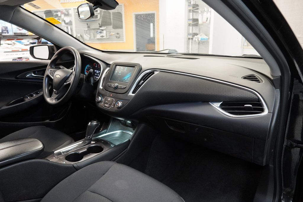 Used 2016 Chevrolet Malibu LT image 32