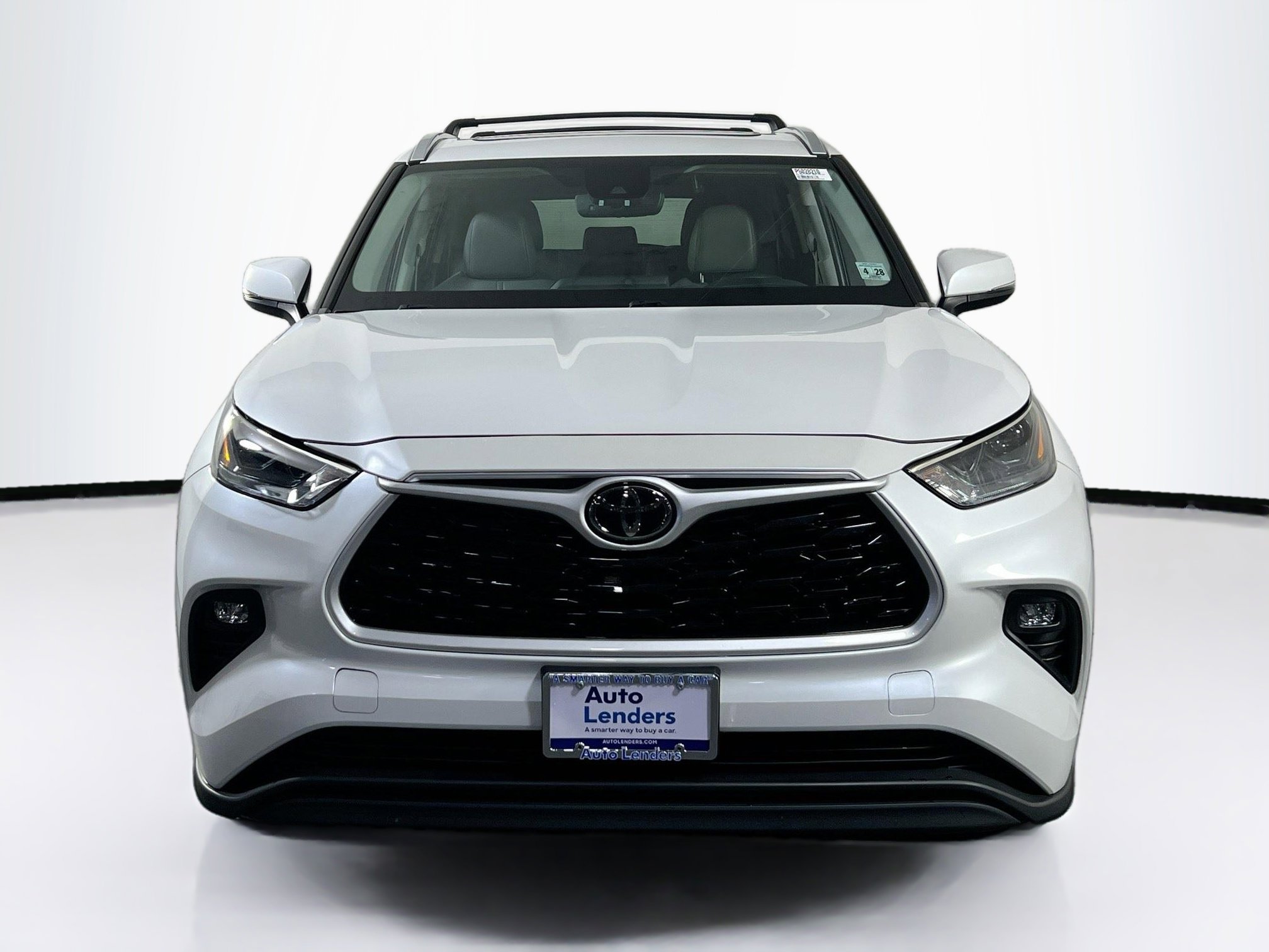 Used 2023 Toyota Highlander XLE AWD/4WD image 2