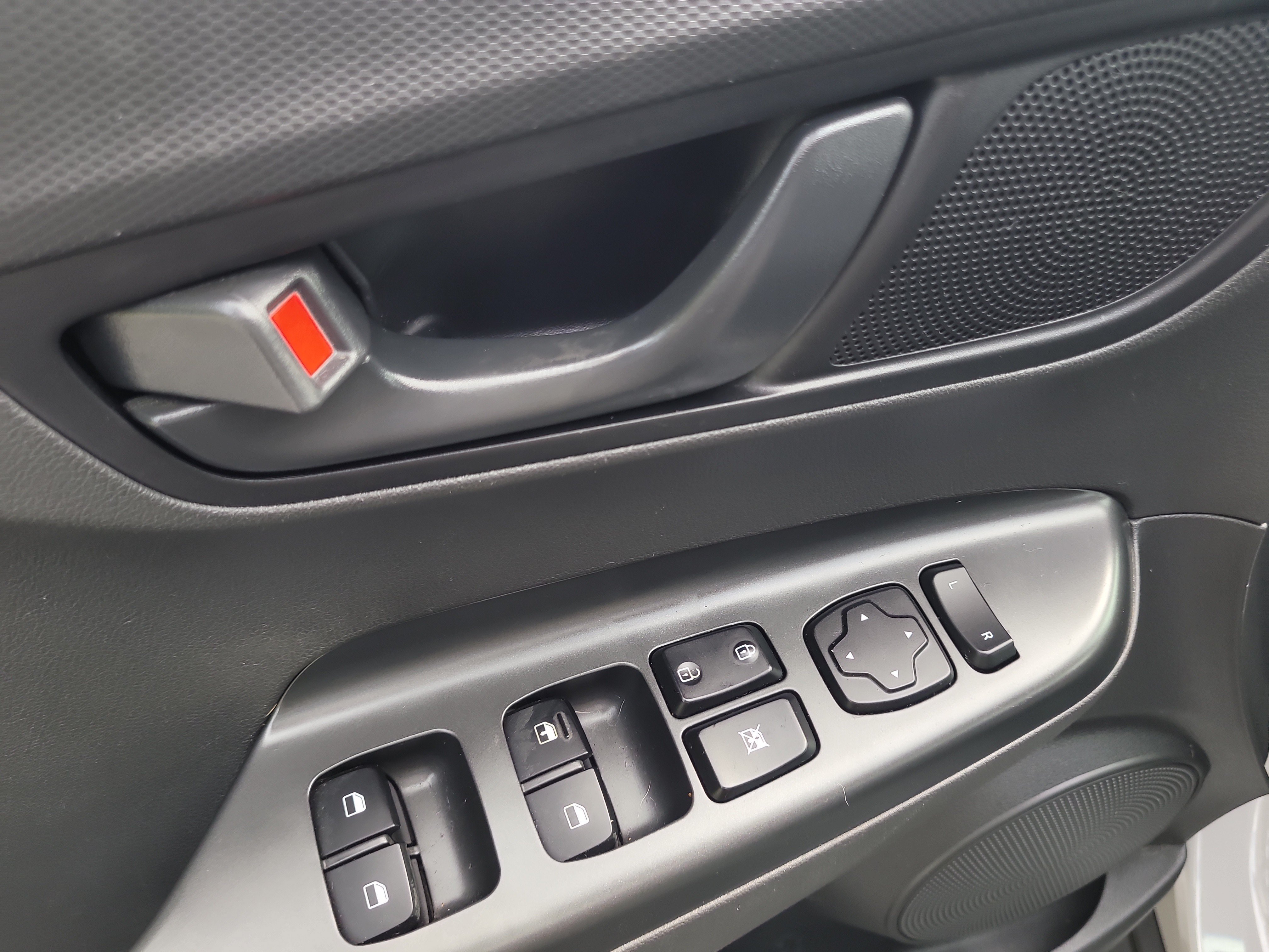 Used 2022 Hyundai Kona SE FWD image 17