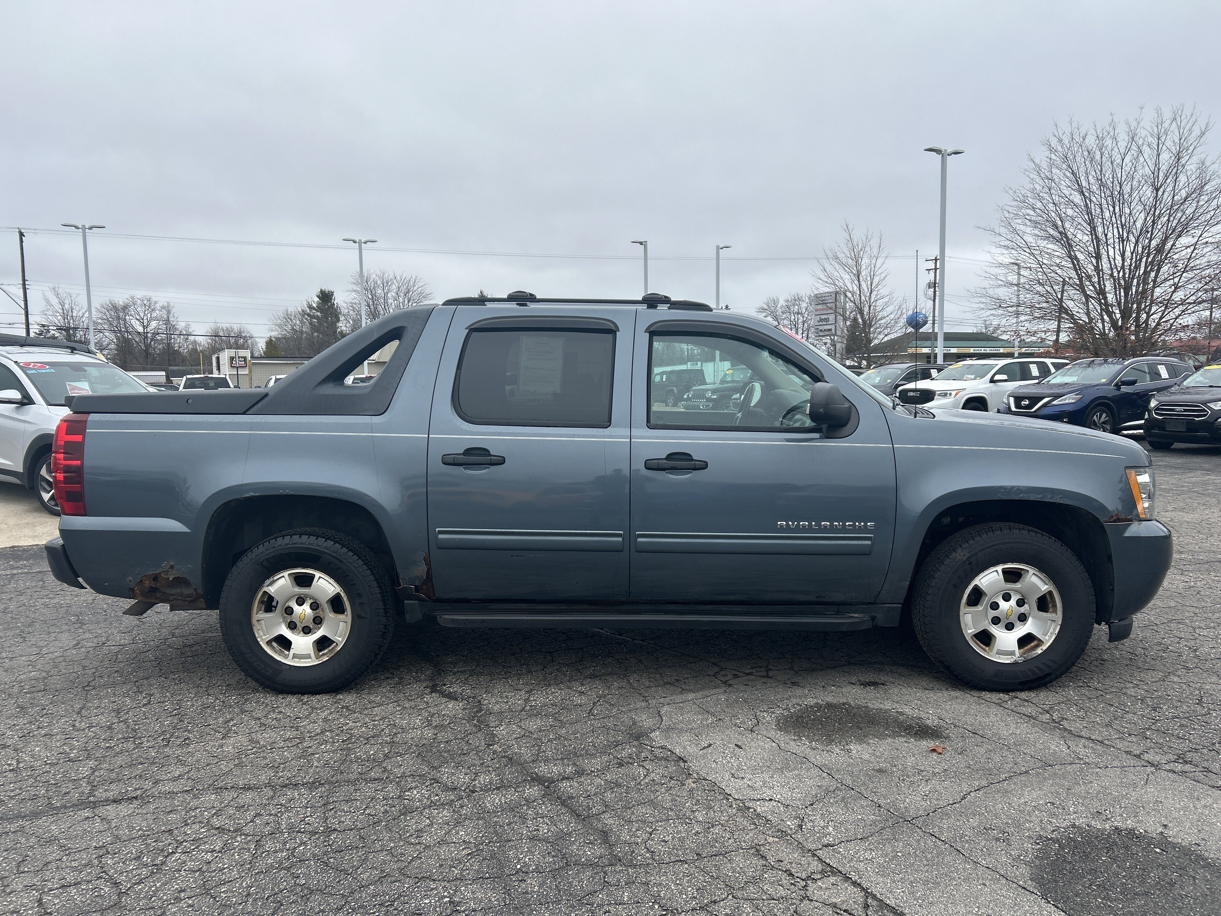 Used 2012 Chevrolet Avalanche LS image 3