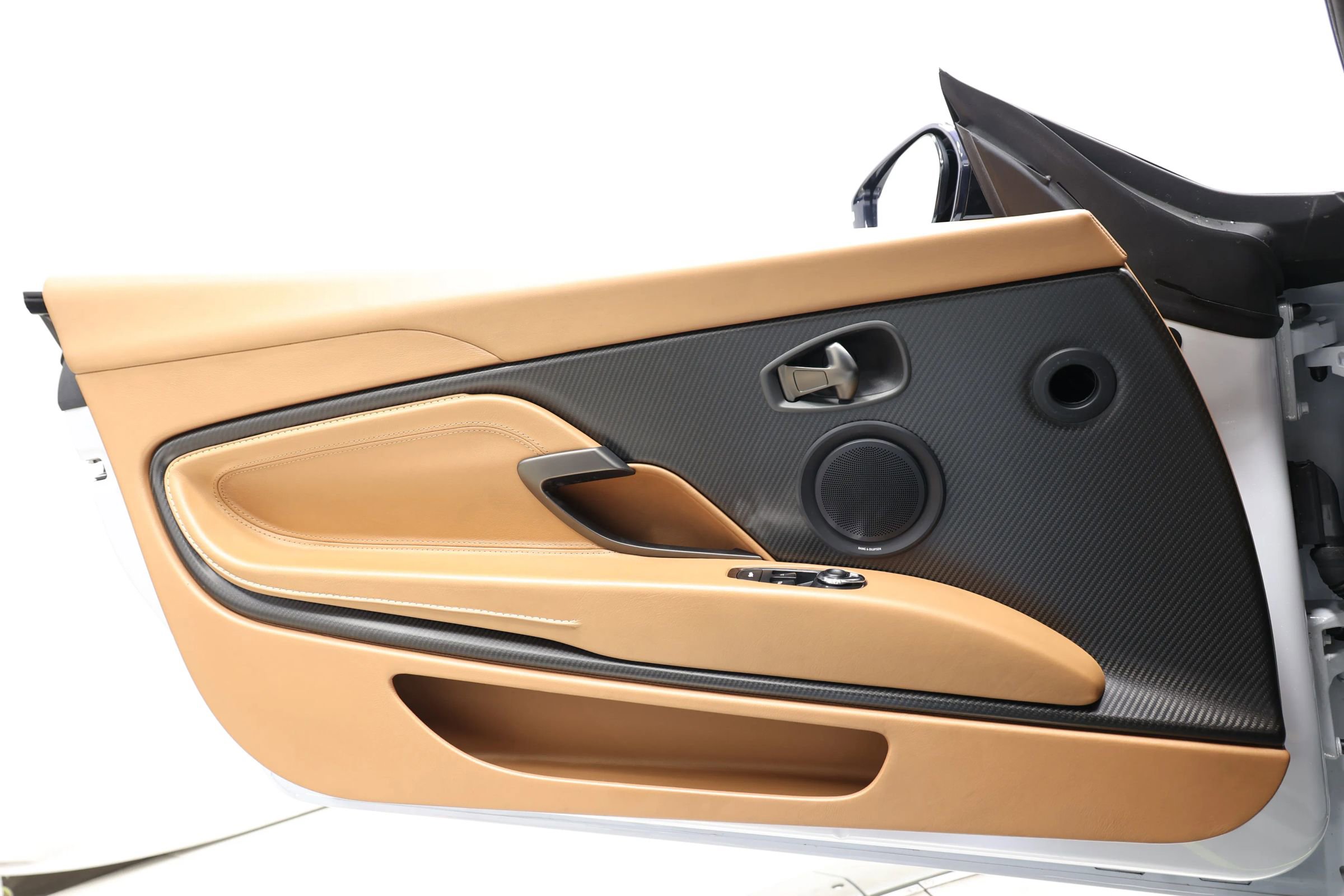 Used 2020 Aston Martin DB11 AMR image 11