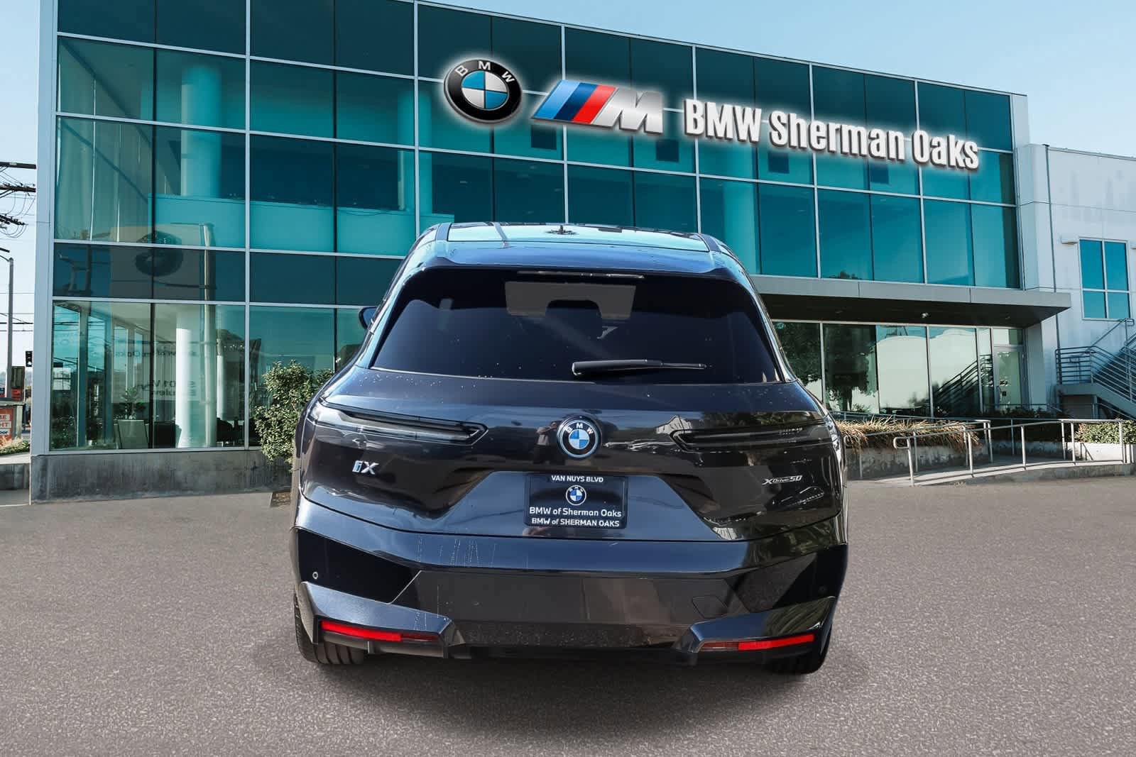 Certified 2023 BMW iX xDrive50 w/ Sport Package AWD/4WD image 5
