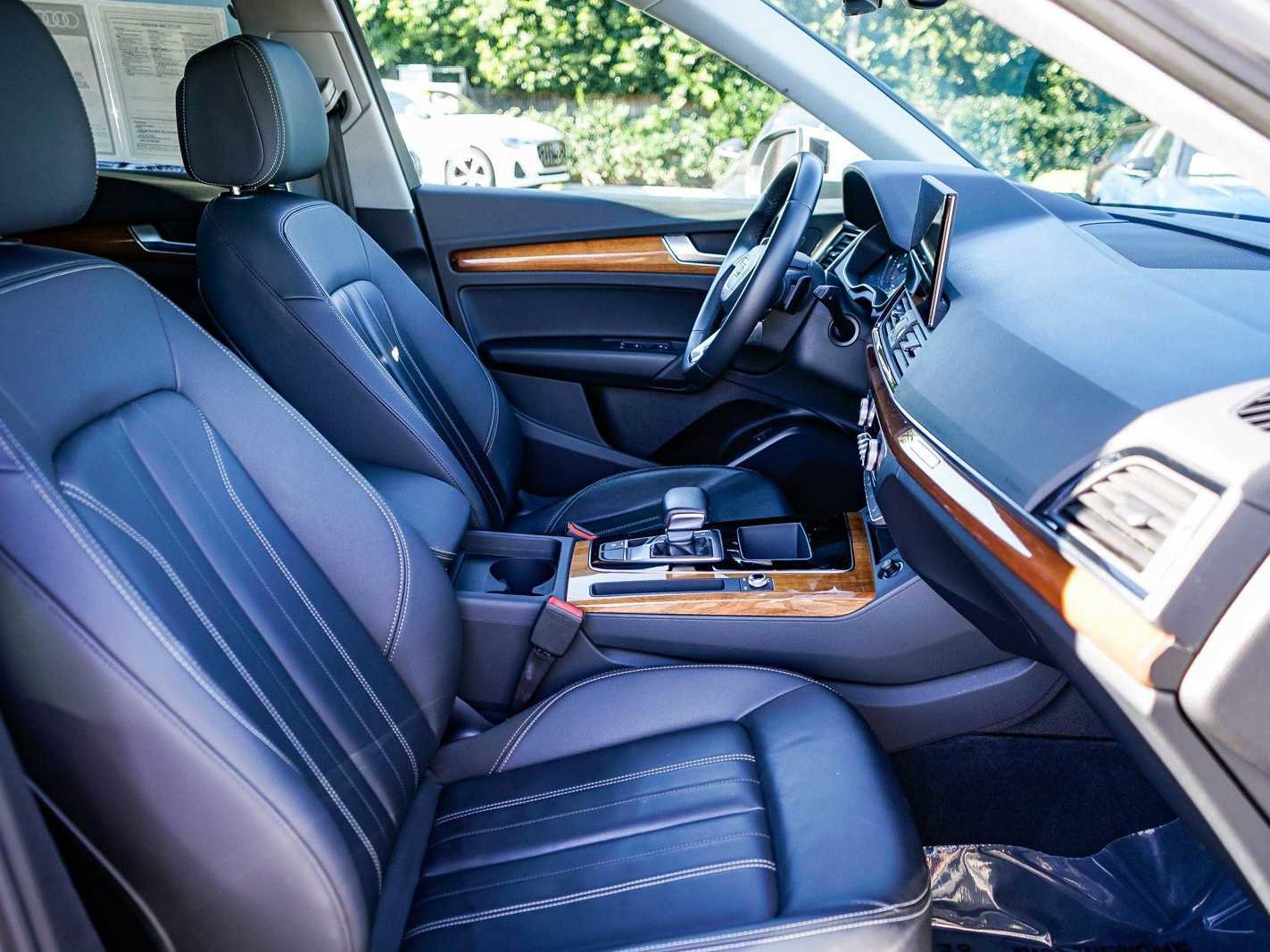 Used 2023 Audi Q5 2.0T Premium w/ Convenience Package image 16