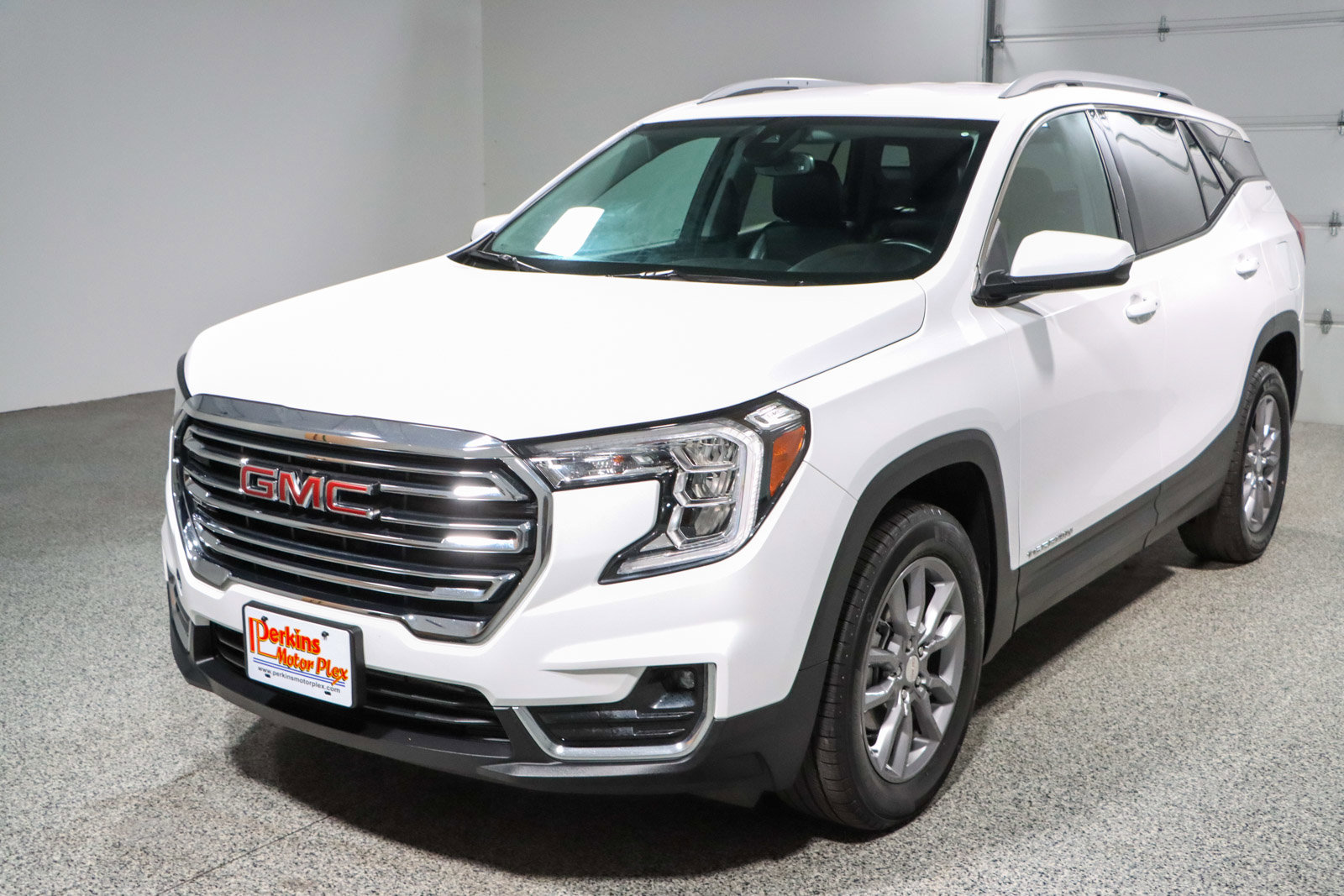 Used 2024 GMC Terrain SLT AWD/4WD image 31