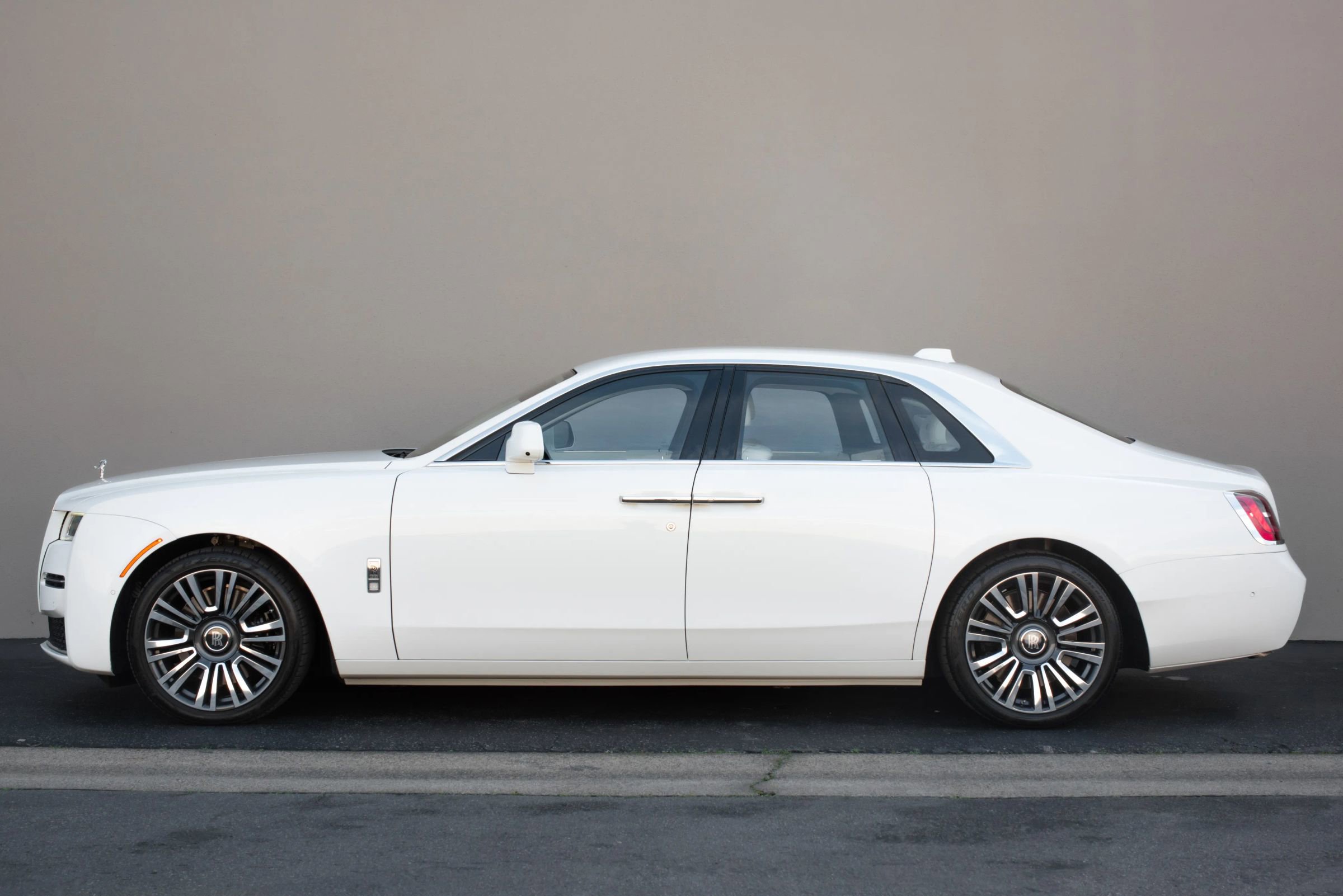 Used 2024 Rolls-Royce Ghost image 8