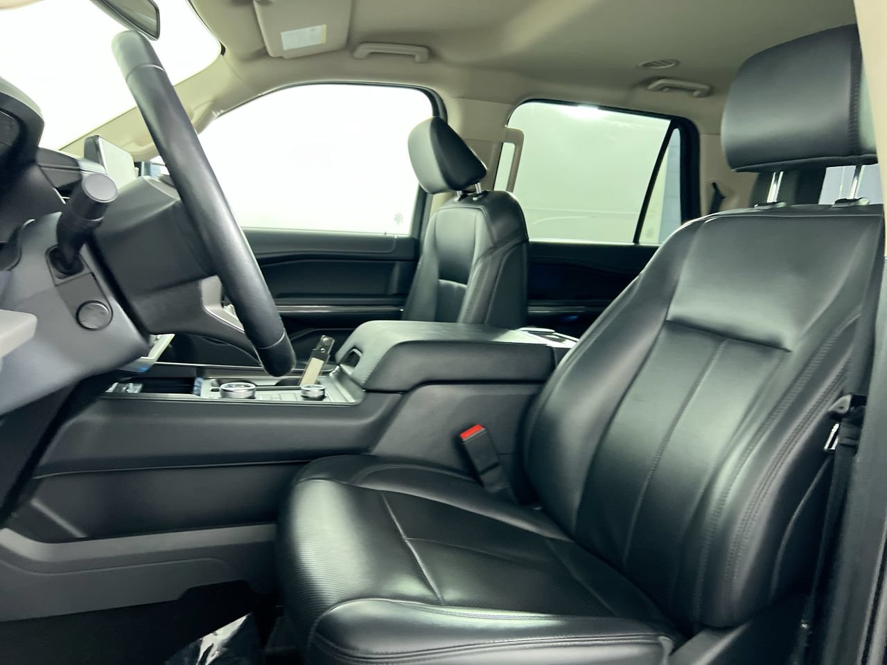 Used 2024 Ford Expedition XLT AWD/4WD image 12