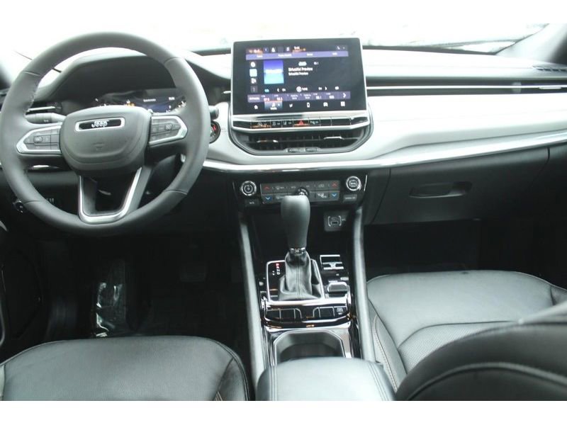 Used 2023 Jeep Compass Limited image 14