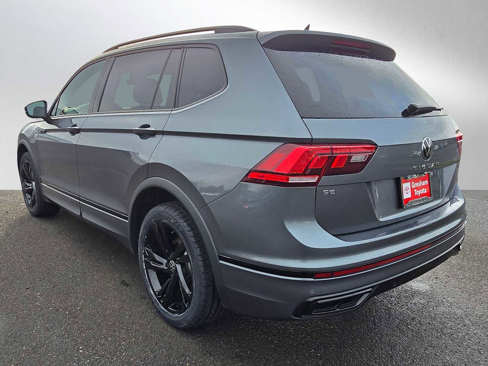 Used 2023 Volkswagen Tiguan SE R-Line image 6