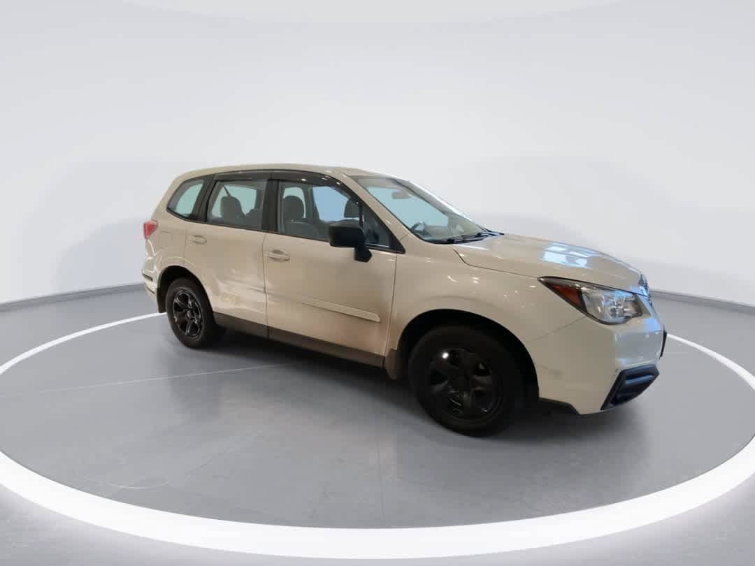 Used 2017 Subaru Forester 2.5i AWD/4WD image 2