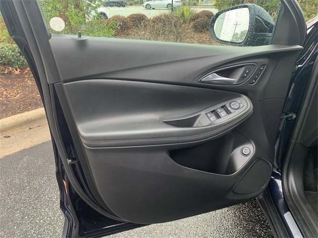 Used 2020 Buick Encore GX Essence image 17