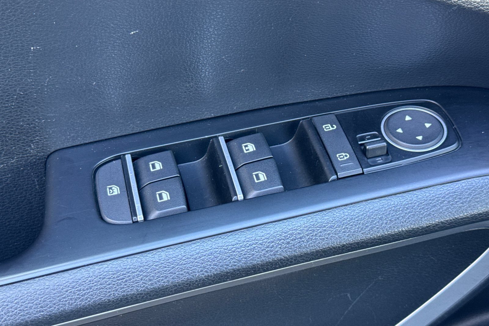 Used 2024 Kia Soul LX w/ Option Group 015 FWD image 12
