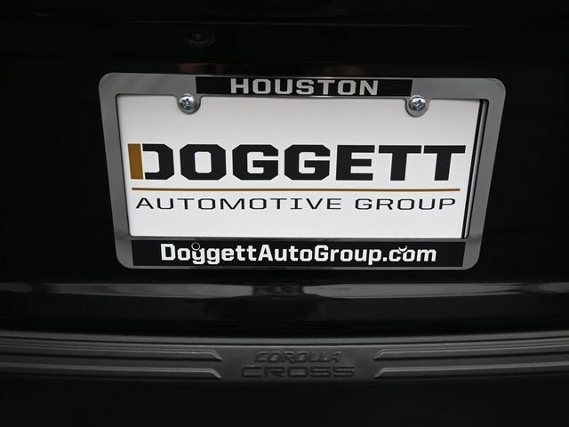 Used 2024 Toyota Corolla Cross XLE w/ Convenience Package image 2