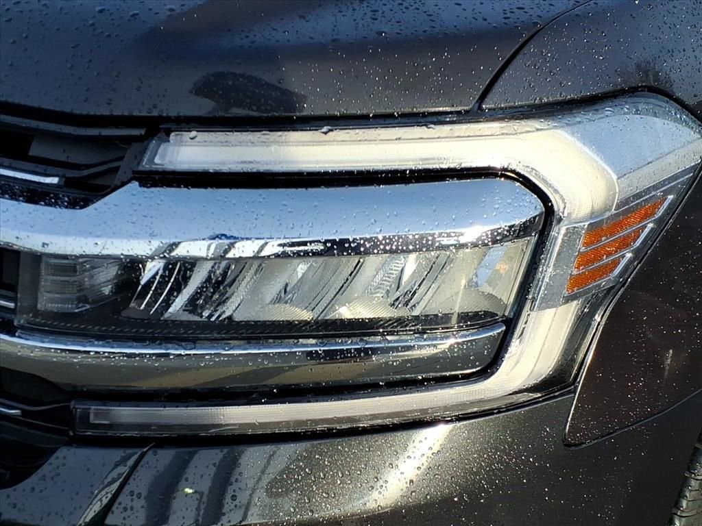 Used 2023 Ford Expedition Limited image 11