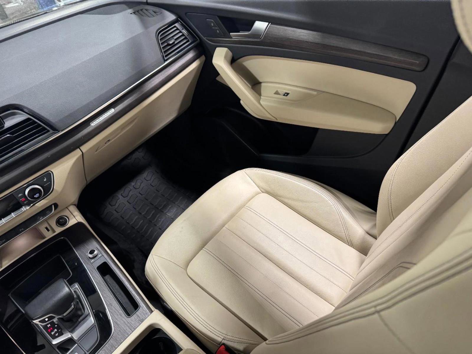 Used 2023 Audi Q5 2.0T Premium w/ Convenience Package image 17