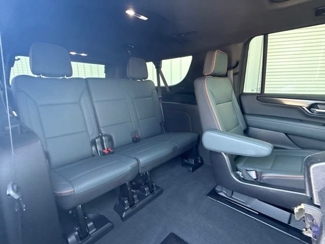 Used 2025 GMC Yukon XL AT4 w/ AT4 Premium Package AWD/4WD image 18