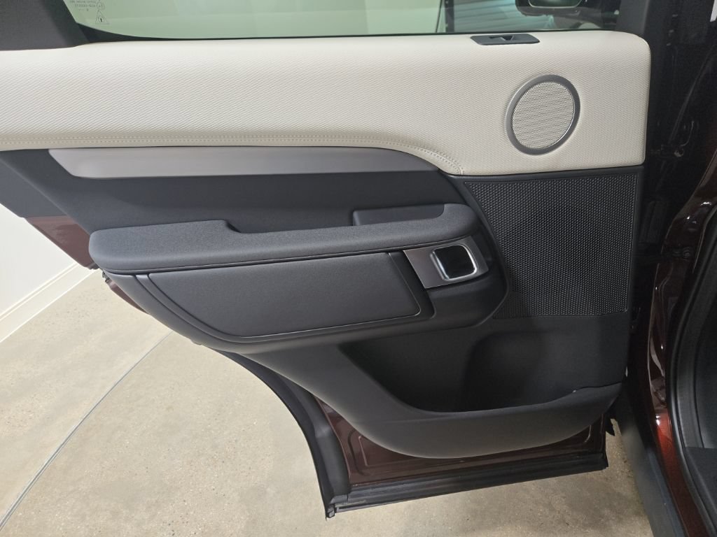 New 2026 Land Rover Discovery Limited Edition AWD/4WD image 24
