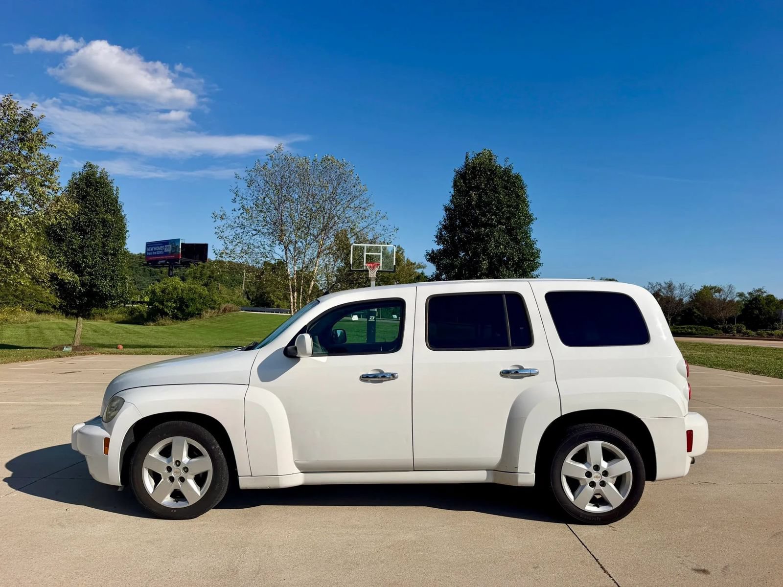 Used 2011 Chevrolet HHR LT FWD image 2