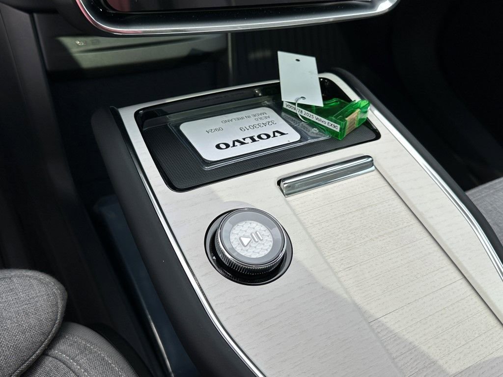 New 2025 Volvo EX90 Ultra image 26