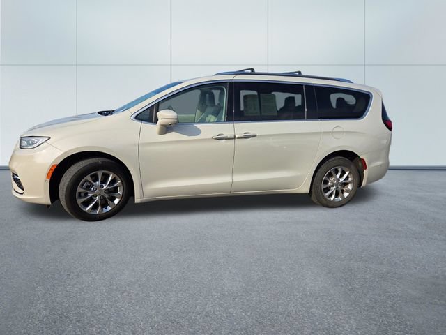 Used 2021 Chrysler Pacifica Touring-L w/ Uconnect Theater Family Group AWD/4WD image 4