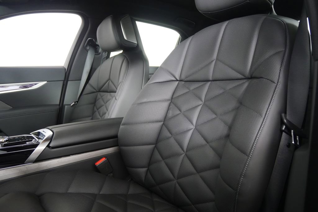 Used 2026 BMW 740i image 11