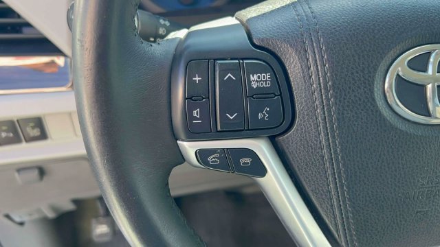 Used 2017 Toyota Sienna XLE w/ XLE Navigation Package FWD image 24