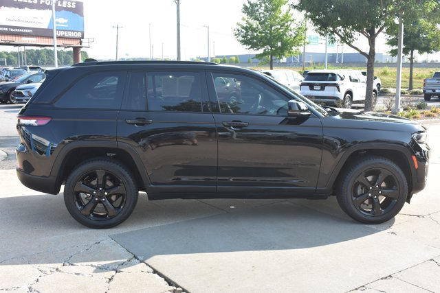 Used 2023 Jeep Grand Cherokee Altitude RWD image 4