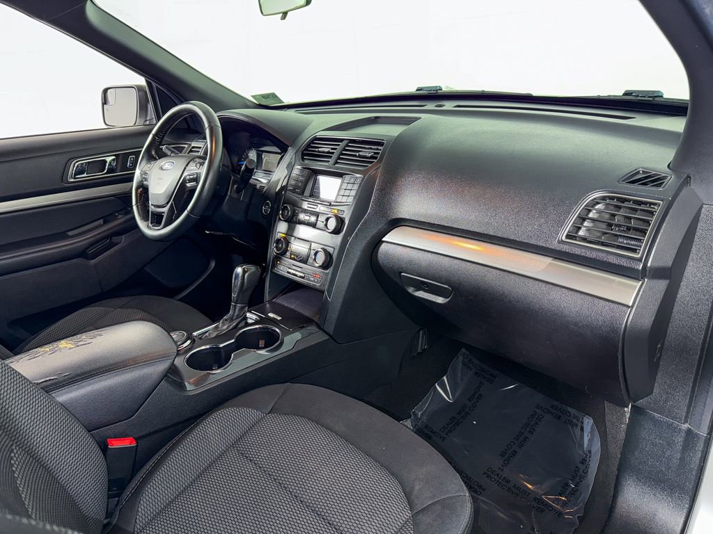 Used 2019 Ford Explorer XLT image 13