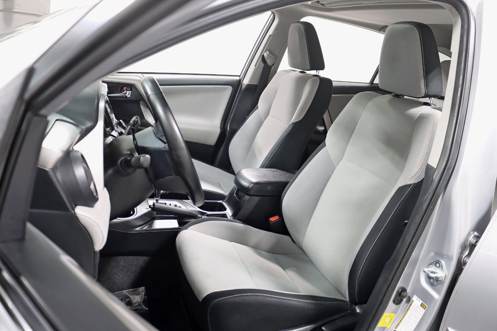 Used 2018 Toyota RAV4 XLE w/ Plus Extra Value Package AWD/4WD image 22