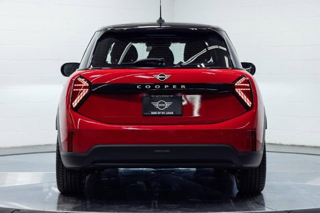 Certified 2026 MINI Cooper 4-Door Hardtop FWD image 7