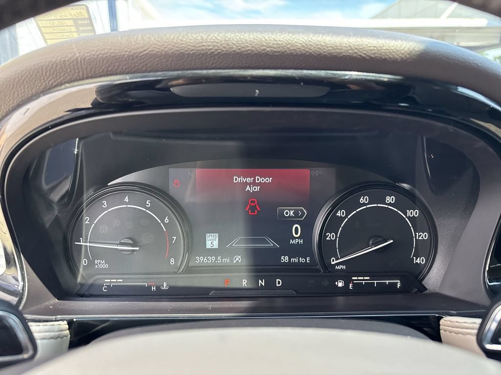 Used 2021 Lincoln Corsair AWD image 10
