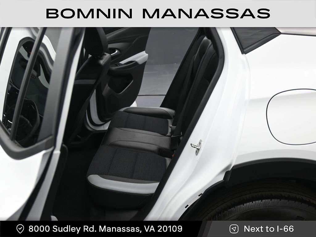 Used 2024 Buick Envista Preferred w/ Advanced Safety Package image 12