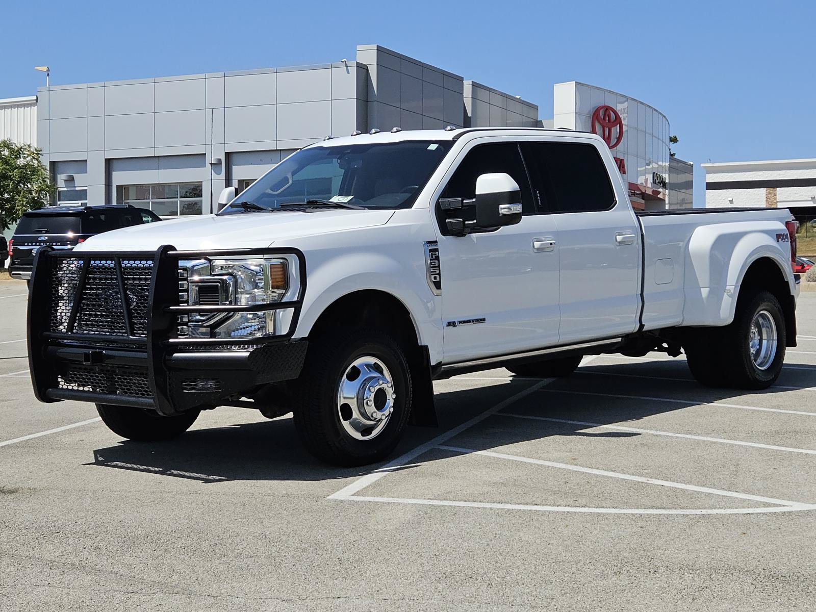 Used 2022 Ford F350 Lariat w/ Lariat Ultimate Package AWD/4WD image 3