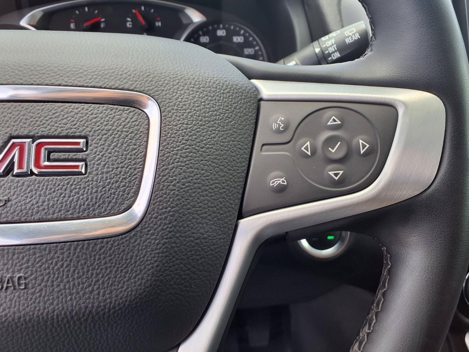 Used 2024 GMC Terrain SLT FWD image 17