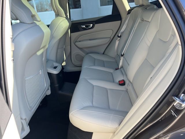 Certified 2025 Volvo XC60 T8 Core image 21
