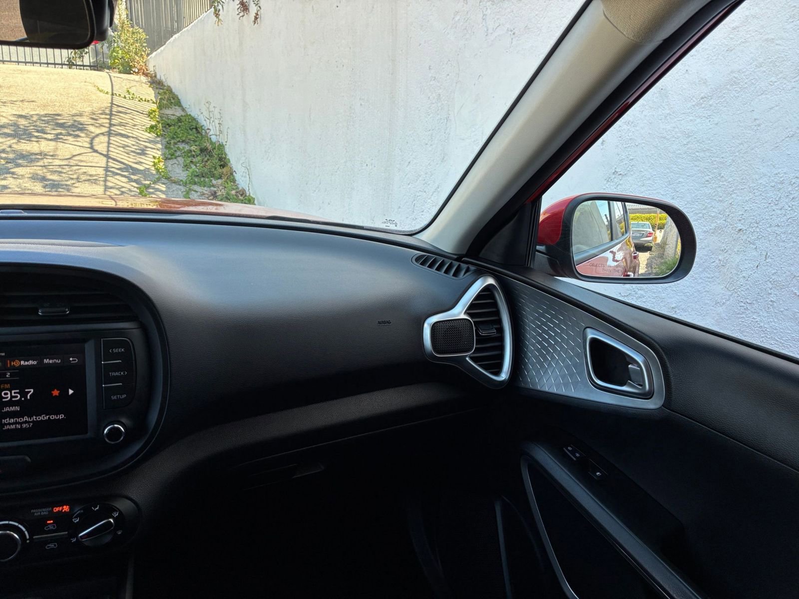 Used 2025 Kia Soul LX w/ LX Technology Package image 33