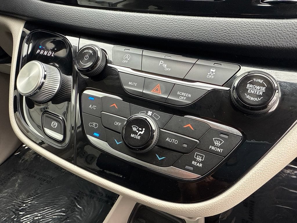 Used 2020 Chrysler Pacifica Touring-L Plus FWD image 36