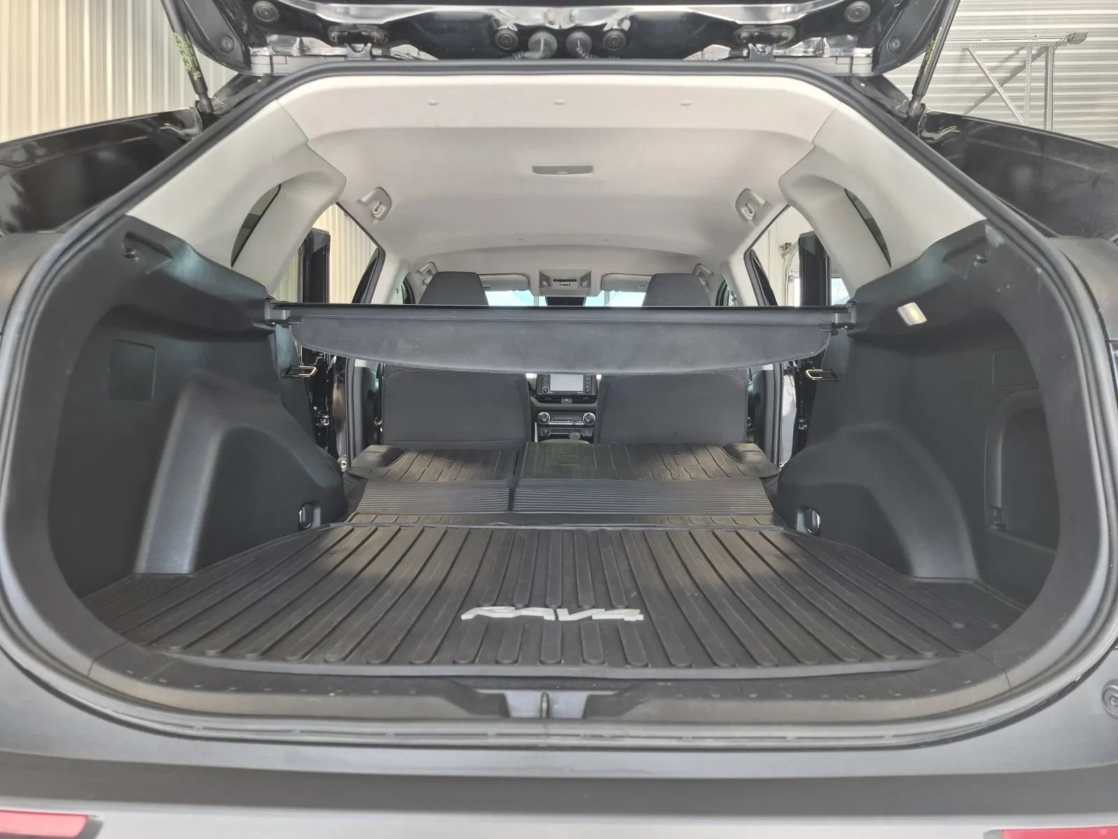 Used 2022 Toyota RAV4 LE AWD/4WD image 15