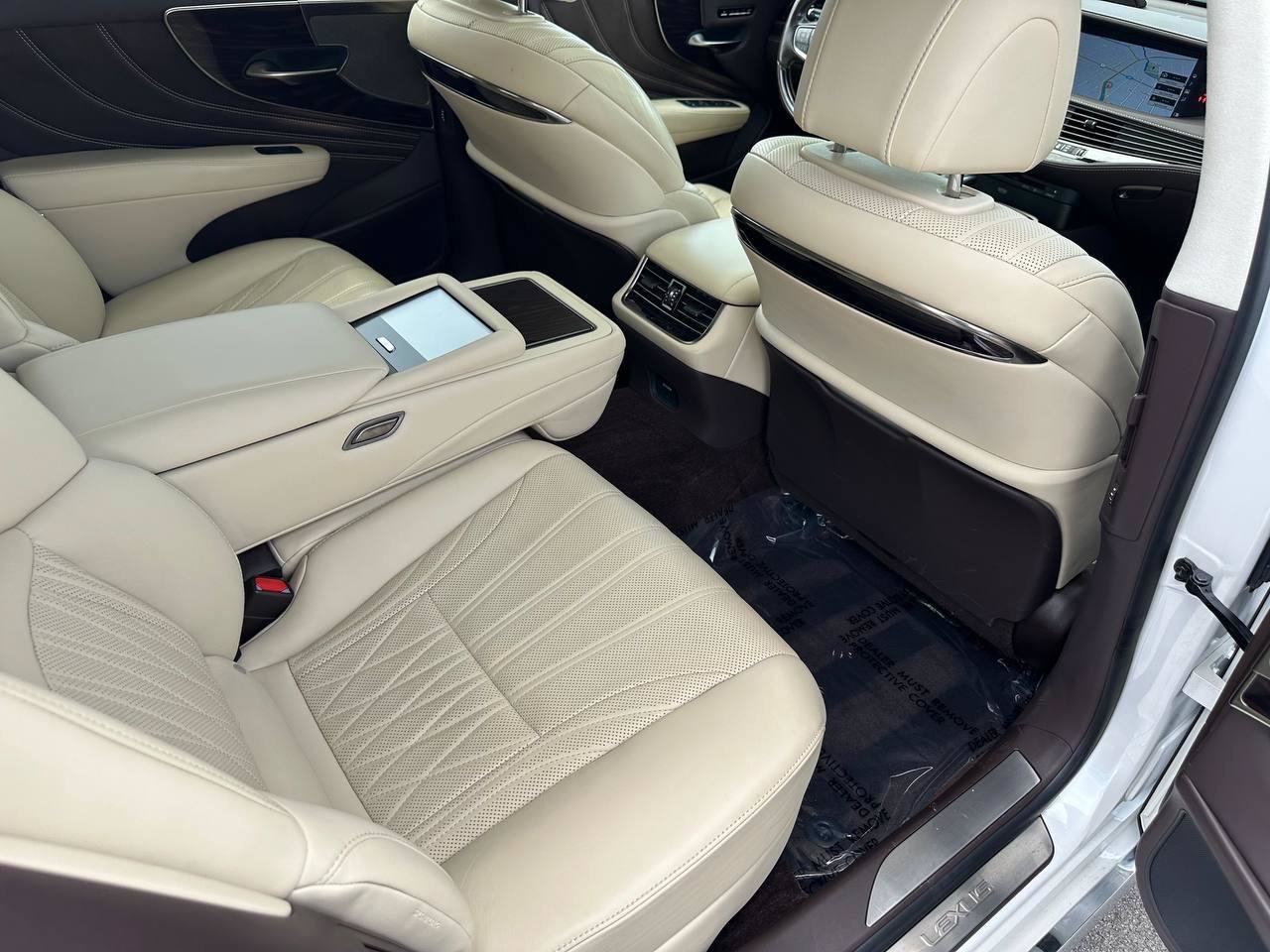 Used 2018 Lexus LS 500h AWD w/ Luxury Package image 33
