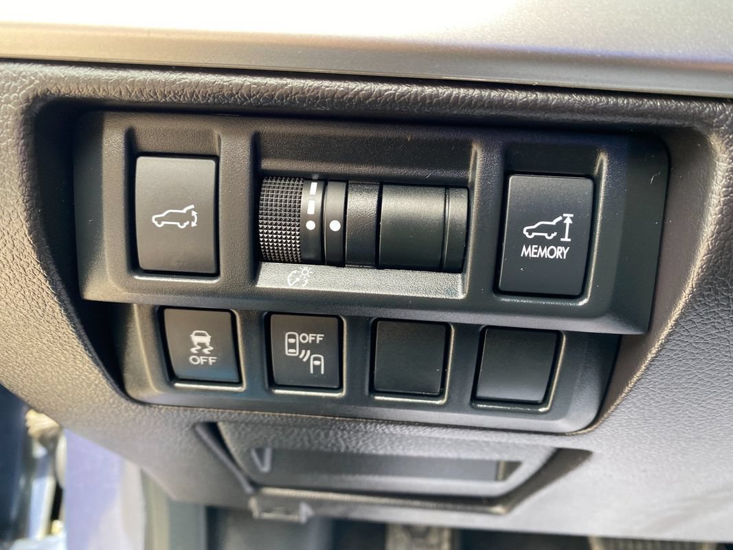 Used 2016 Subaru Outback 3.6R Limited AWD/4WD image 22