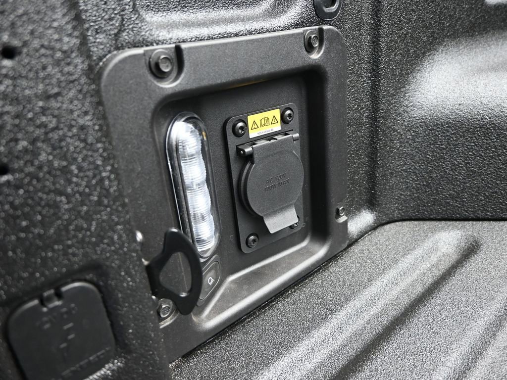 New 2025 Ford Maverick Lariat w/ Black Appearance Package image 12