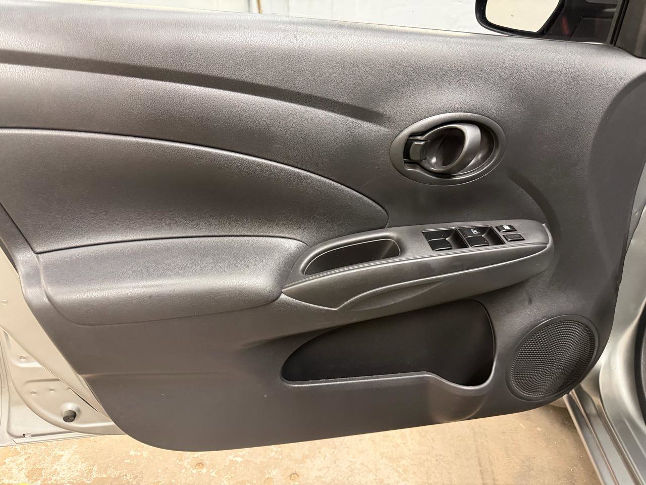 Used 2012 Nissan Versa SV FWD image 13