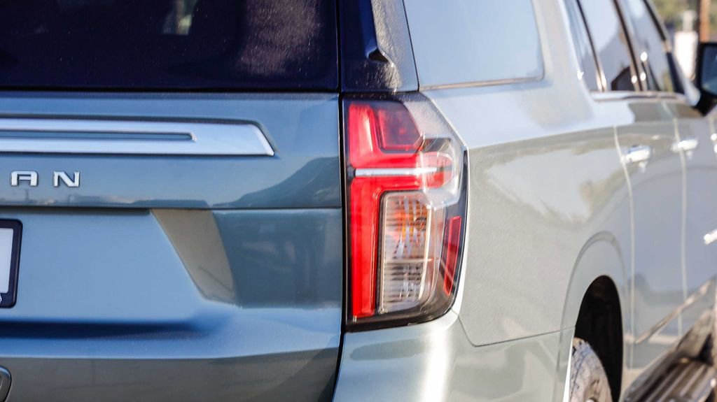Used 2023 Chevrolet Suburban Premier AWD/4WD image 10
