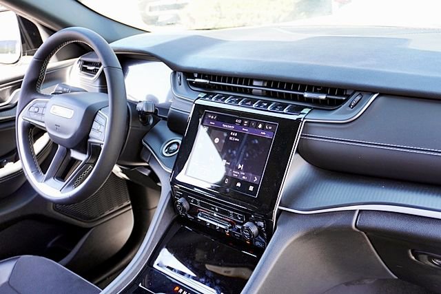 New 2025 Jeep Grand Cherokee L Altitude X image 12