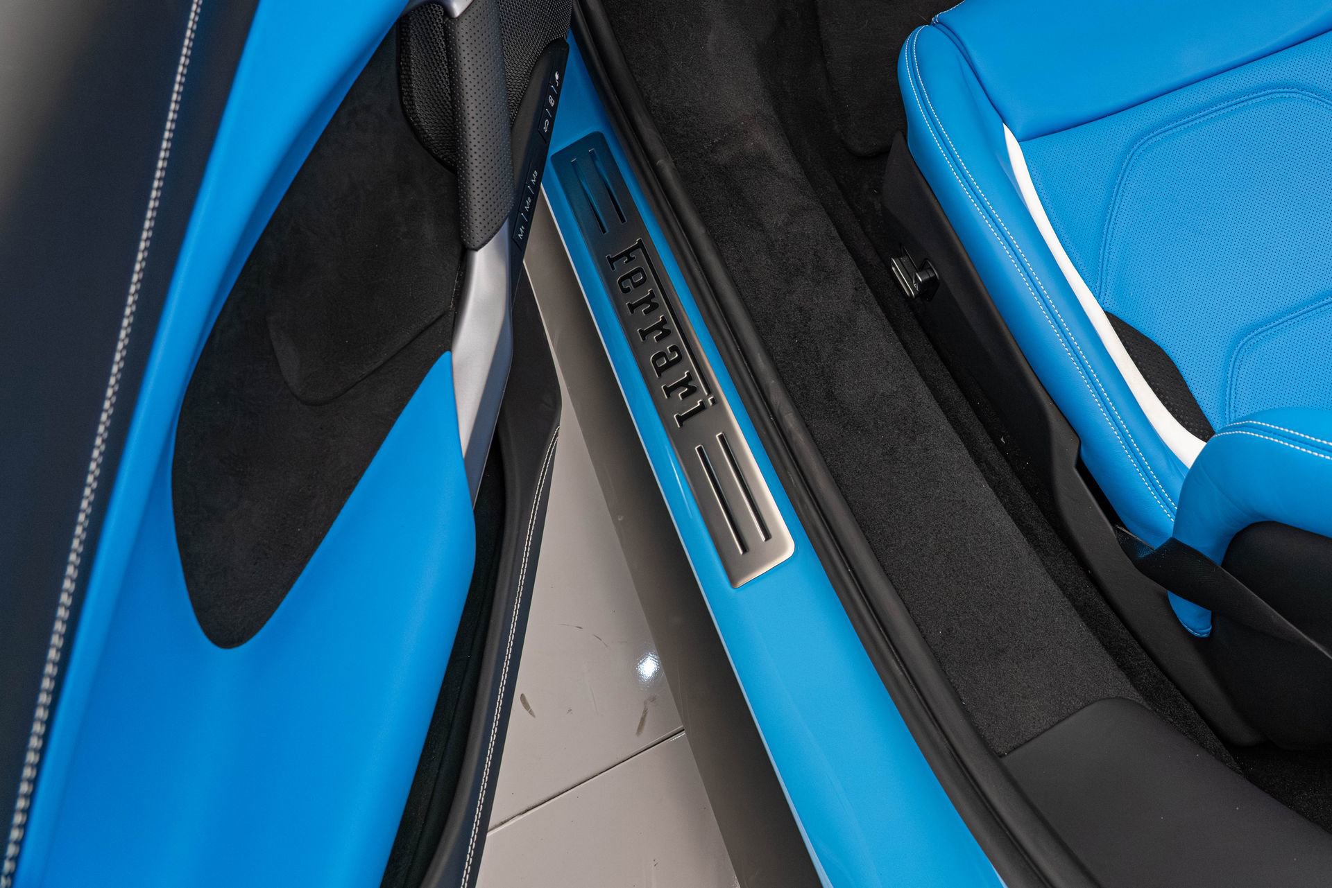 Certified 2025 Ferrari 296 GTS RWD image 38