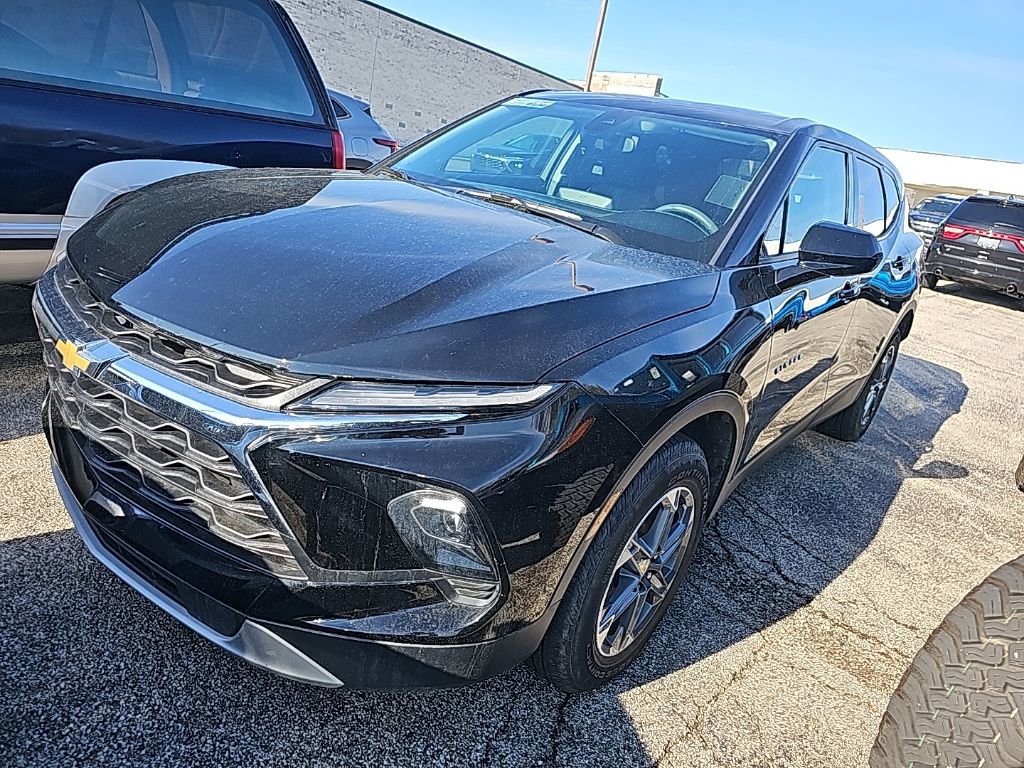 Used 2024 Chevrolet Blazer LT w/ Driver Confidence Package FWD image 3
