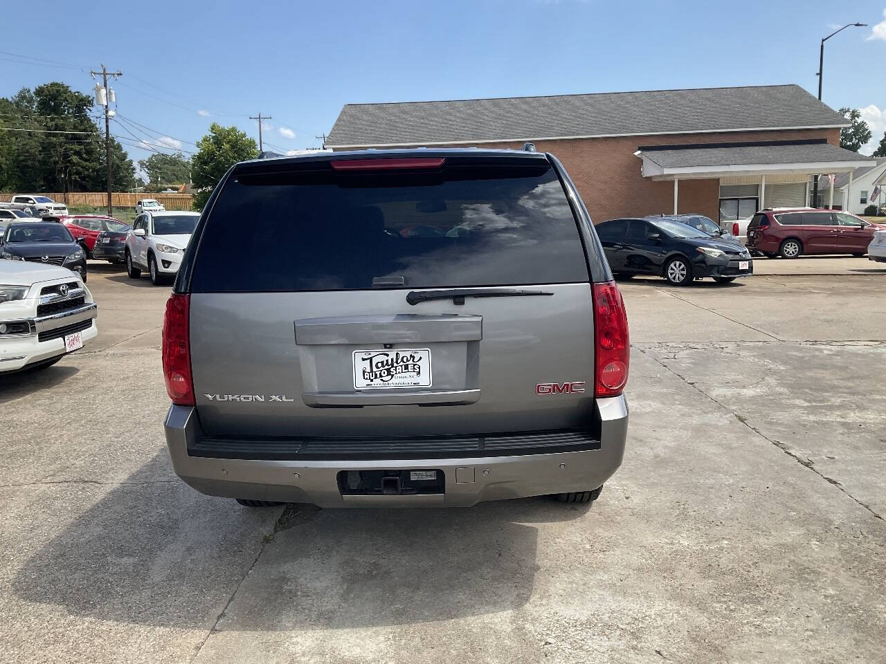 Used 2009 GMC Yukon XL SLE w/ Convenience Package RWD image 4