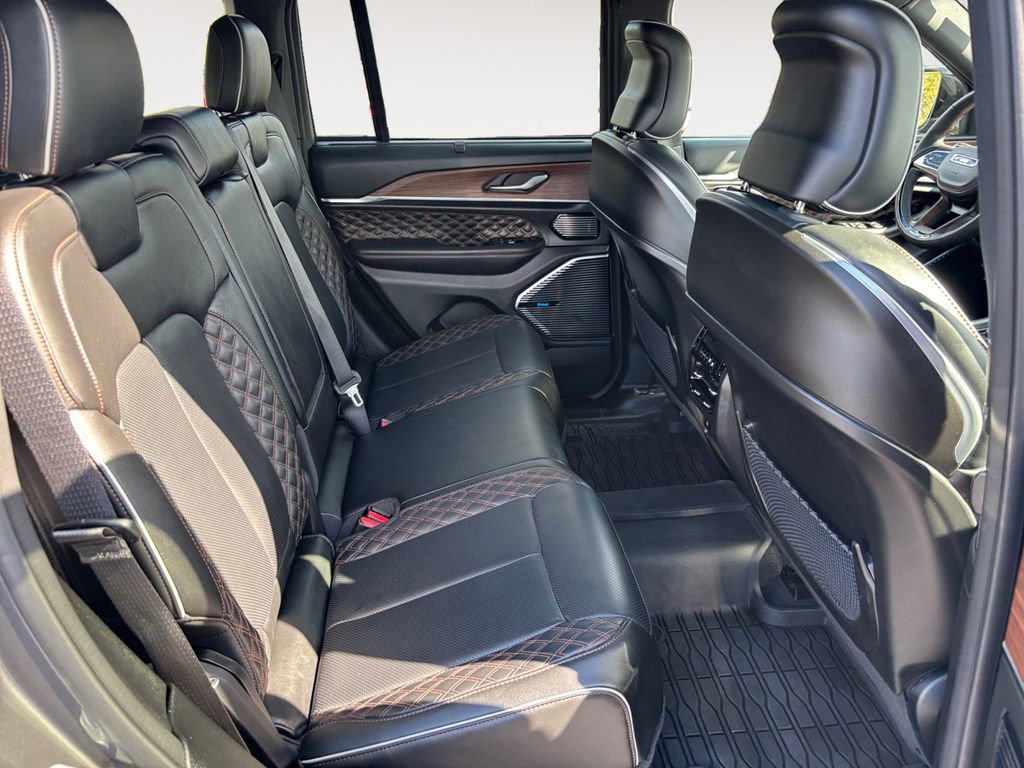 Used 2022 Jeep Grand Cherokee Summit w/ Advanced Protech Group IV AWD/4WD image 15