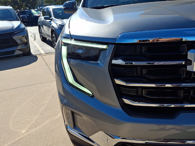 Used 2026 GMC Acadia Elevation w/ Elevation Premium Package FWD image 9