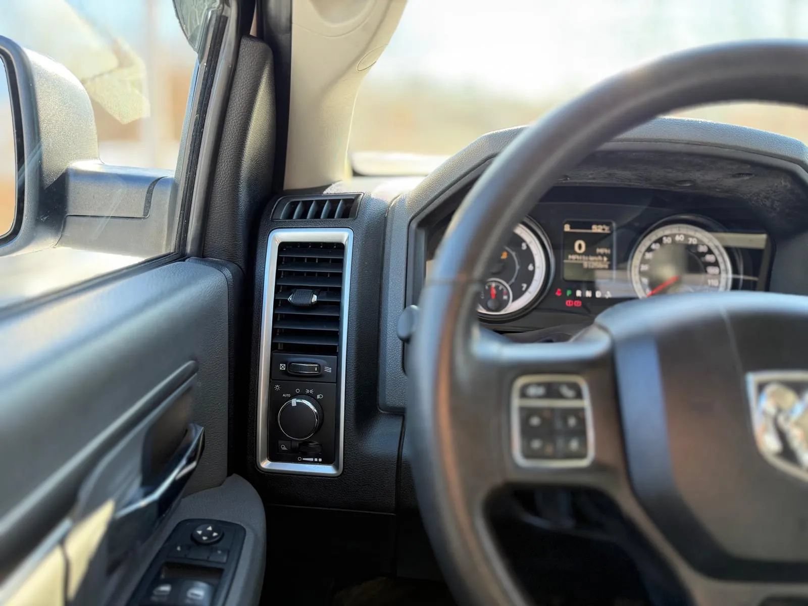 Used 2016 RAM 1500 Classic SLT AWD/4WD image 19
