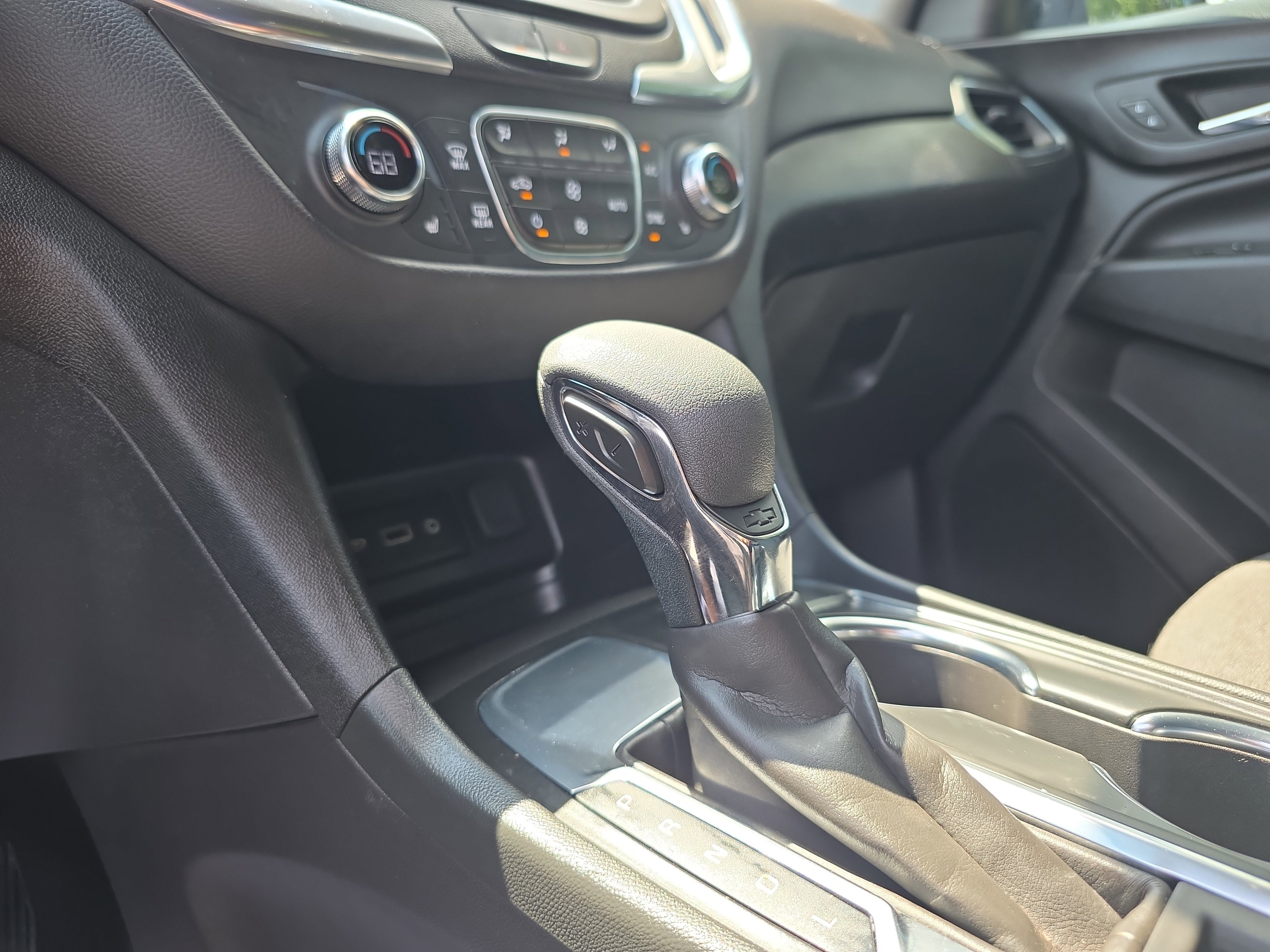 Used 2024 Chevrolet Equinox LT FWD image 34